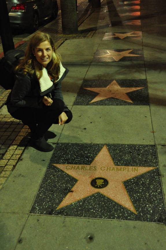 Passeando na Calçada da Fama, rua de Hollywood, em Los Angeles, na Califórnia - Estados Unidos